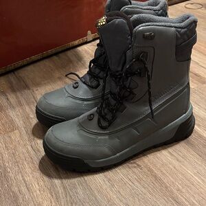 Columbia Men's Black and Gray Snow Boots